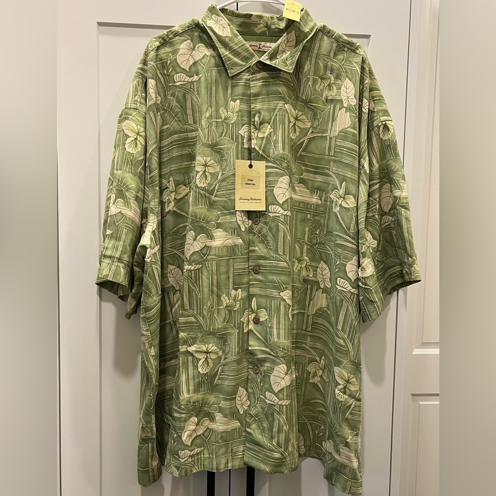 Men’s 3xl and white Hawaiian print button down